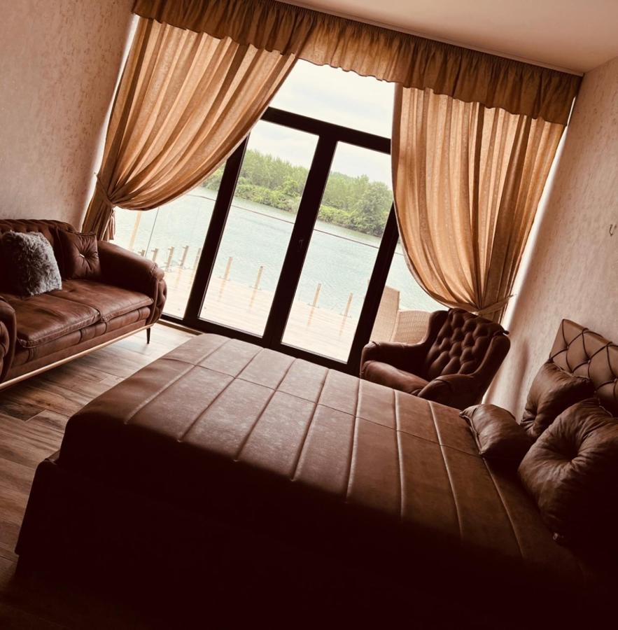 Apartmani Tiske Noci Bečej Buitenkant foto