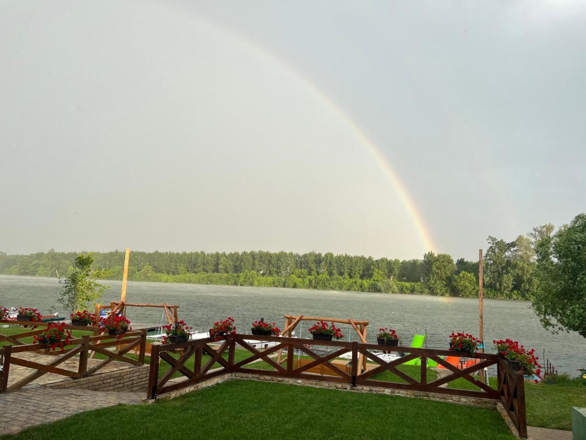 Apartmani Tiske Noci Bečej Buitenkant foto
