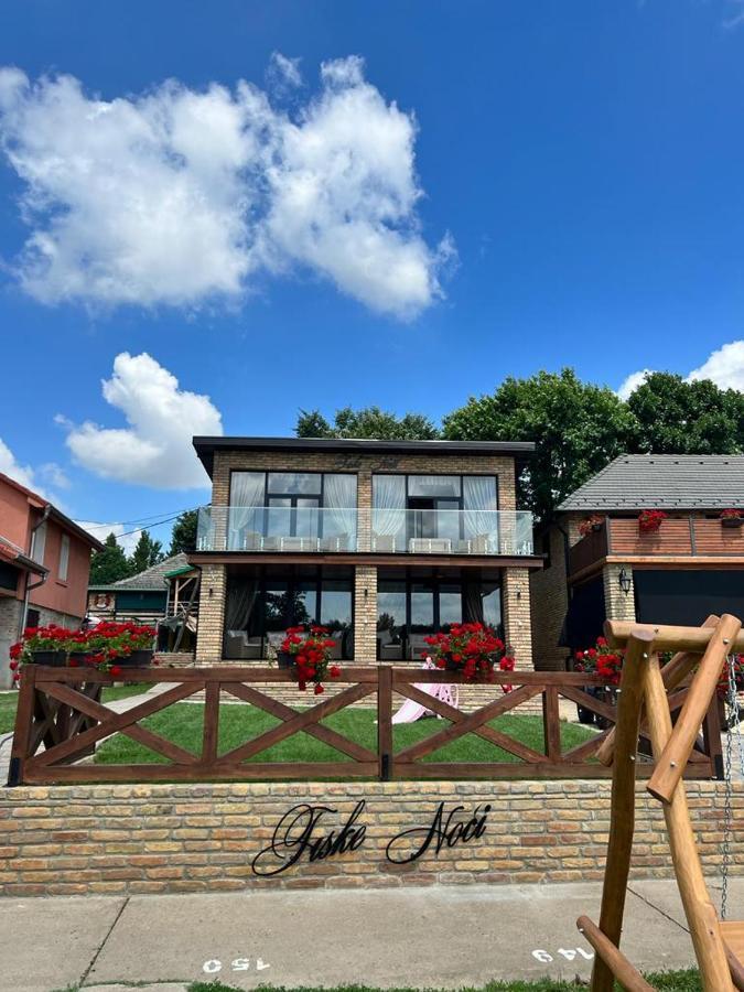 Apartmani Tiske Noci Bečej Buitenkant foto
