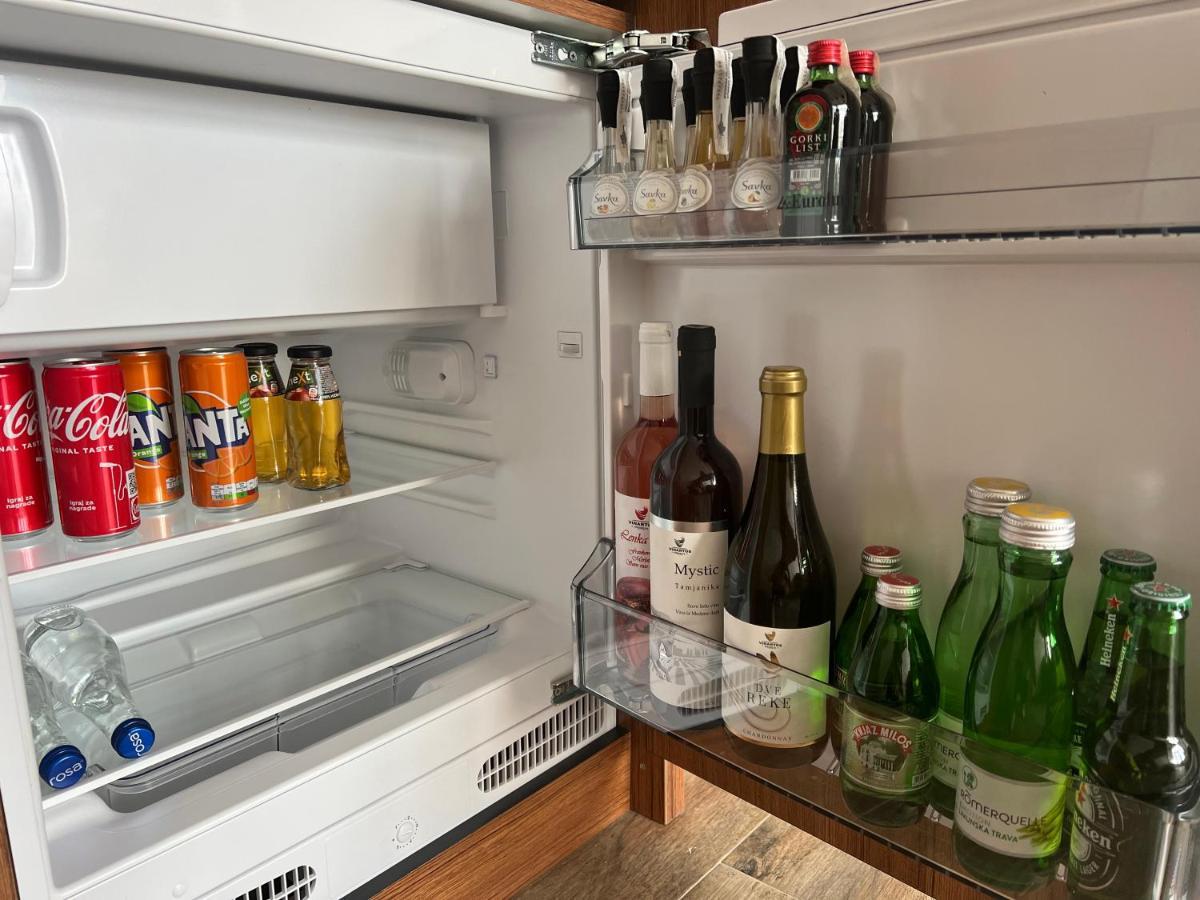 Apartmani Tiske Noci Bečej Buitenkant foto
