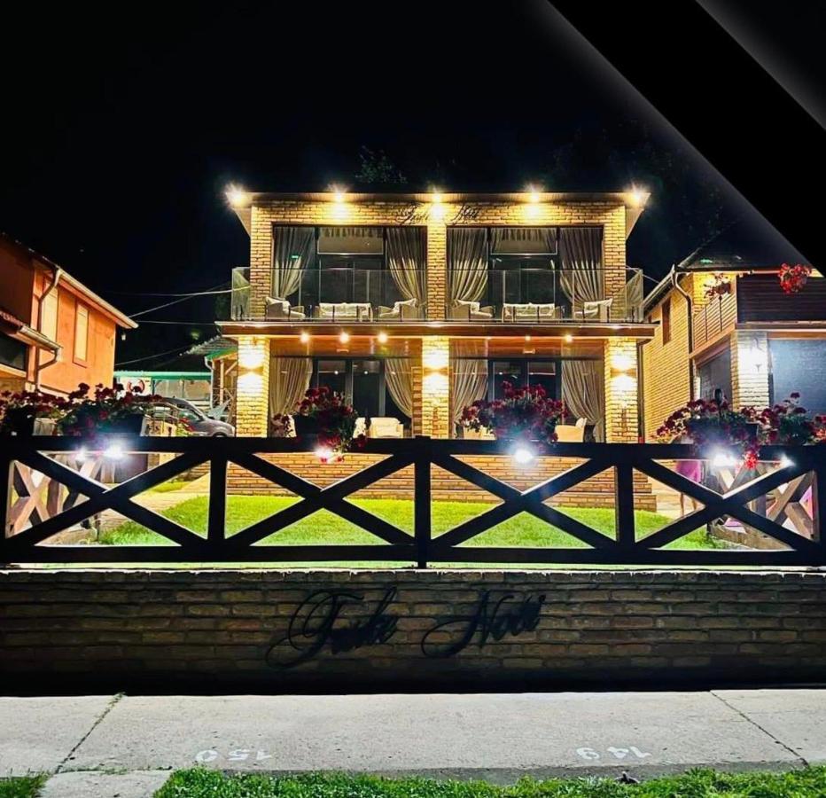 Apartmani Tiske Noci Bečej Buitenkant foto