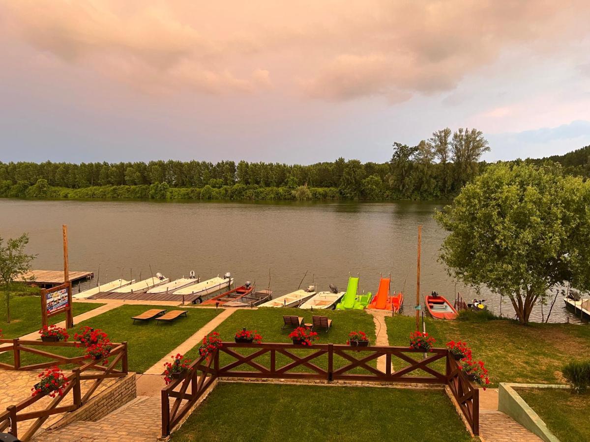 Apartmani Tiske Noci Bečej Buitenkant foto
