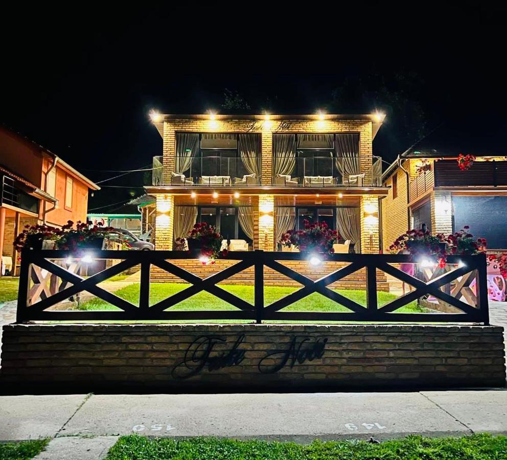 Apartmani Tiske Noci Bečej Buitenkant foto