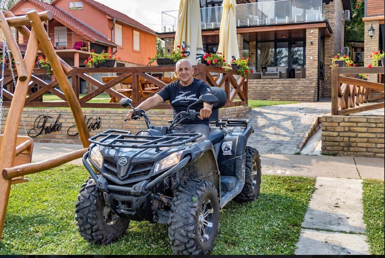 Apartmani Tiske Noci Bečej Buitenkant foto