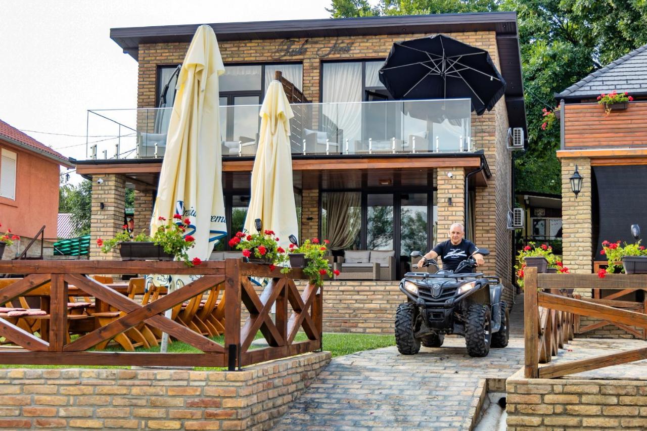 Apartmani Tiske Noci Bečej Buitenkant foto