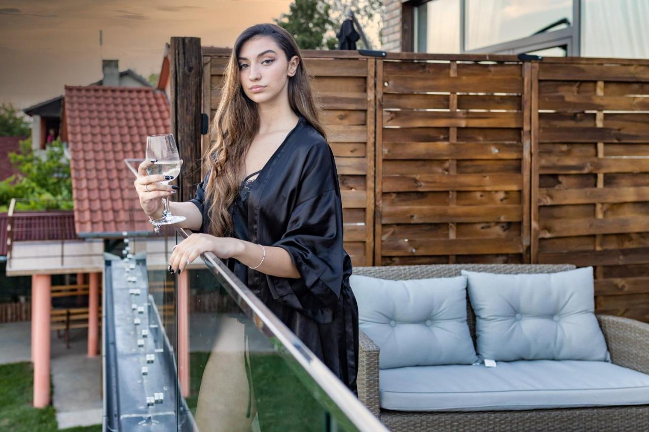 Apartmani Tiske Noci Bečej Buitenkant foto