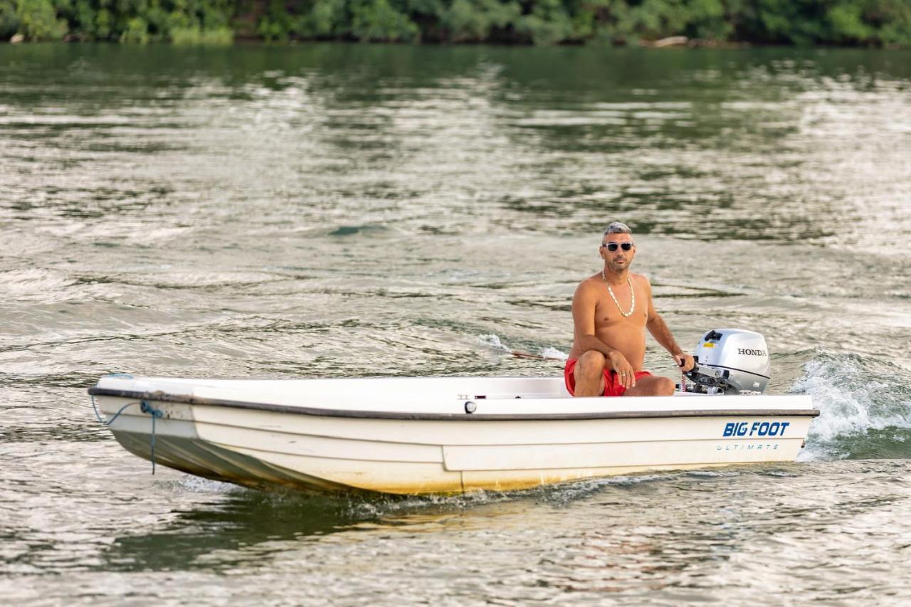 Apartmani Tiske Noci Bečej Buitenkant foto