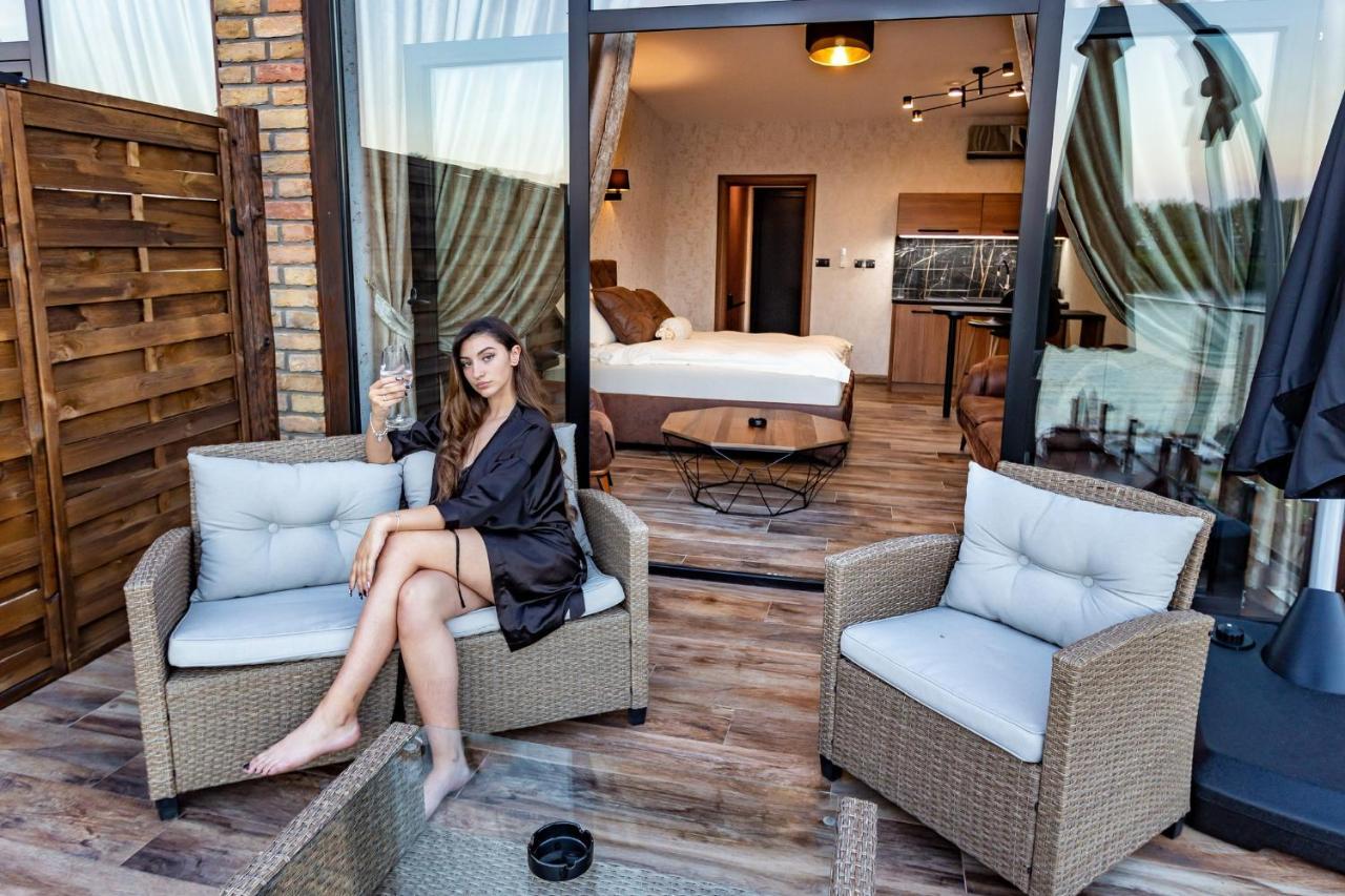 Apartmani Tiske Noci Bečej Buitenkant foto
