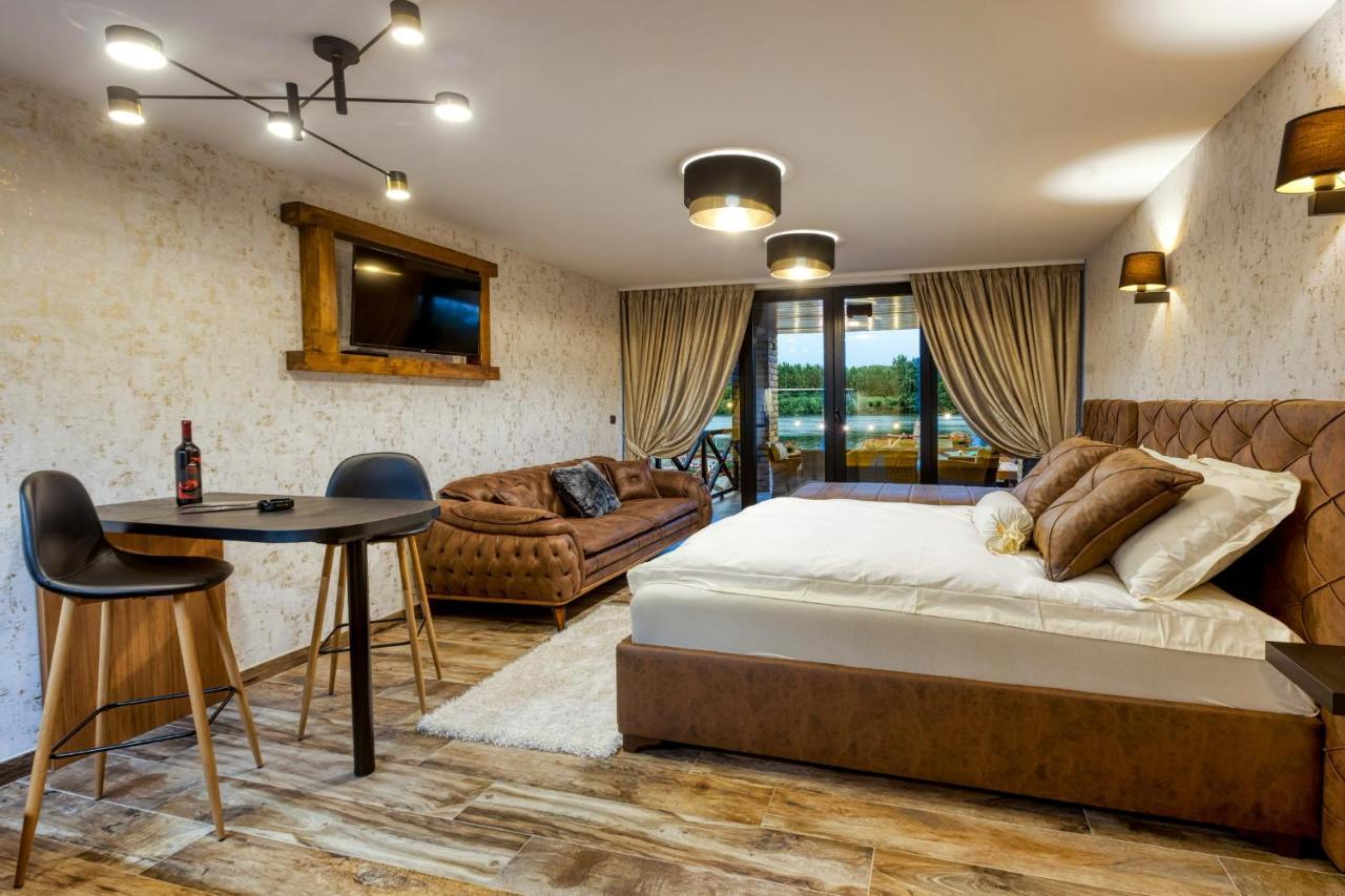 Apartmani Tiske Noci Bečej Buitenkant foto