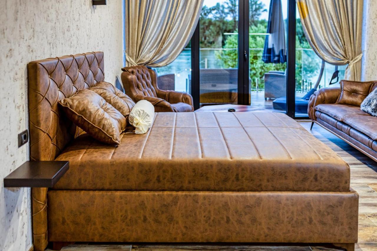 Apartmani Tiske Noci Bečej Buitenkant foto