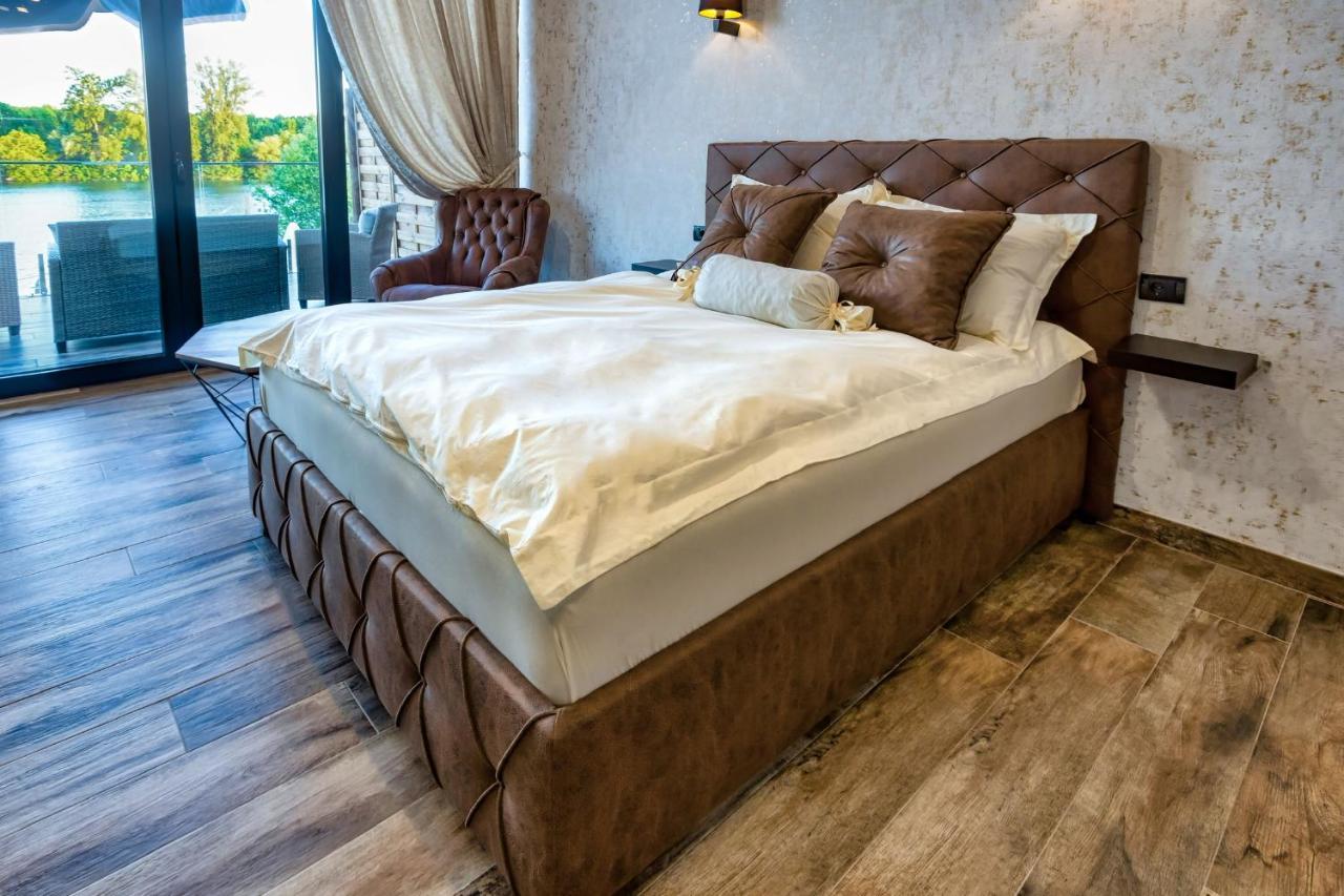 Apartmani Tiske Noci Bečej Buitenkant foto
